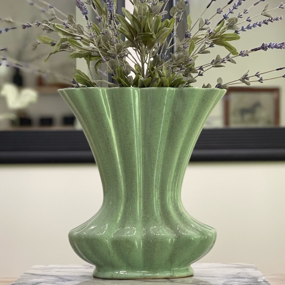 Large Vintage Pottery Vase- Made in USA 🇺🇸 - Picture 8 of 10